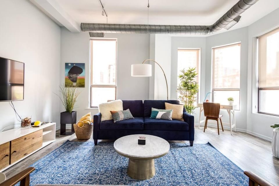Beautifully Remodeled Second Floor Flat in River North with Private Rooftop - 2S Apartment in Chicago