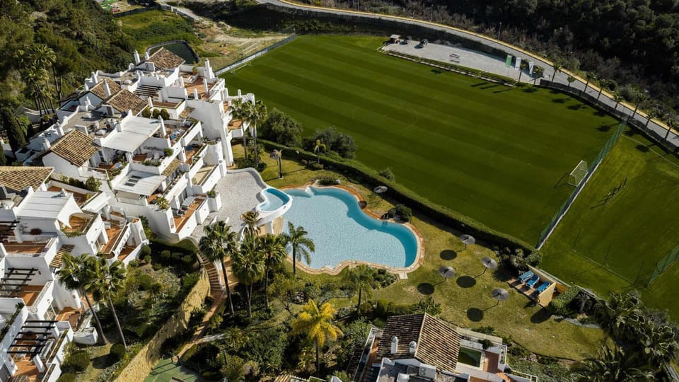 Lomas de La Quinta Modern Luxury Apartment Views Apartment in Marbella