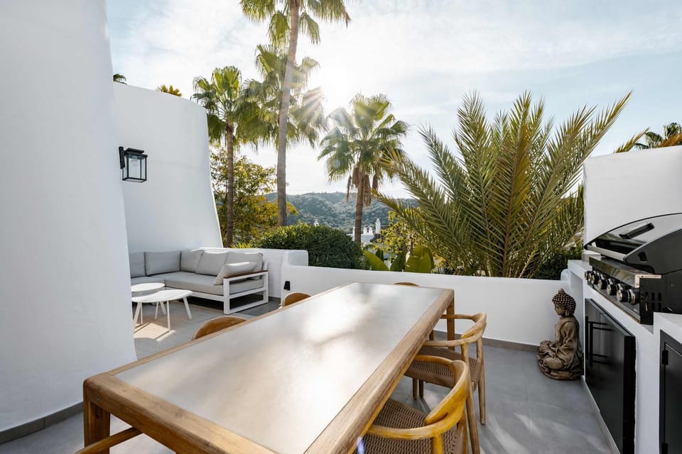 Lomas de La Quinta Modern Luxury Apartment Views Apartment in Marbella