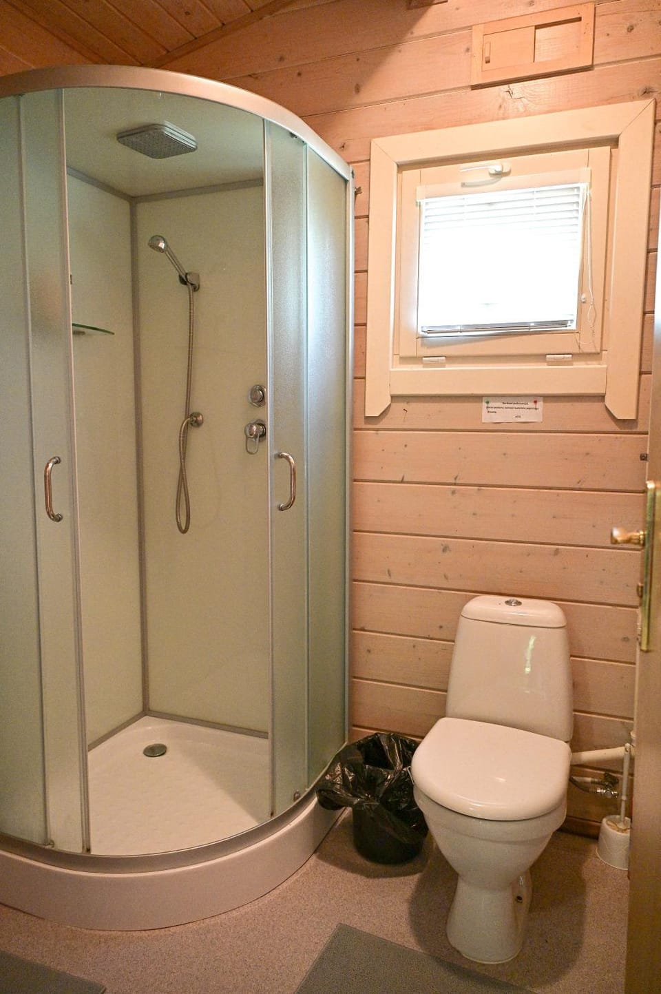 Shower, Toilet