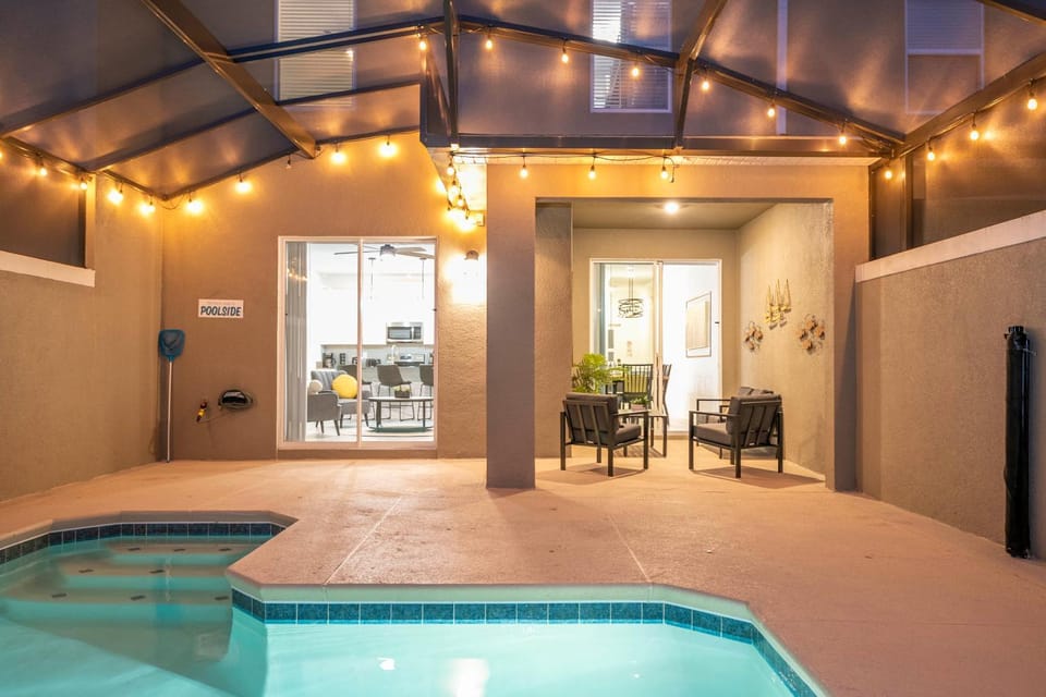 Seating area, Pool view