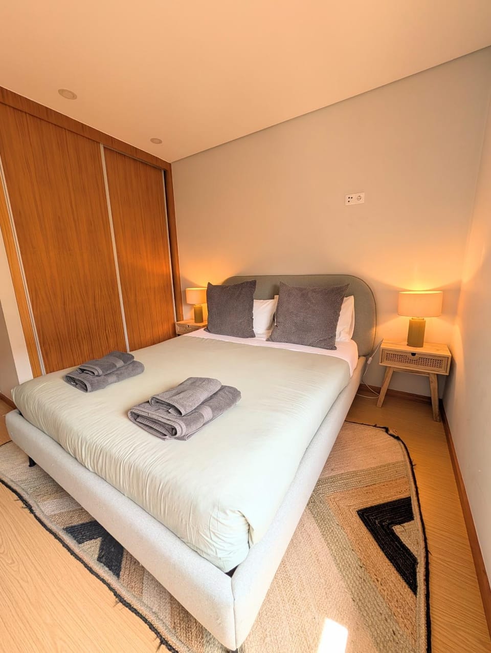 Bed, Bedroom, towels, wardrobe