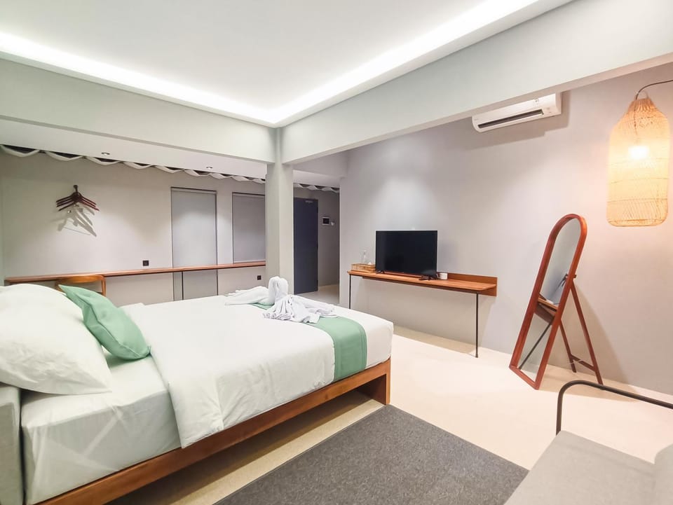 Bed, Photo of the whole room, Bedroom, air conditioner