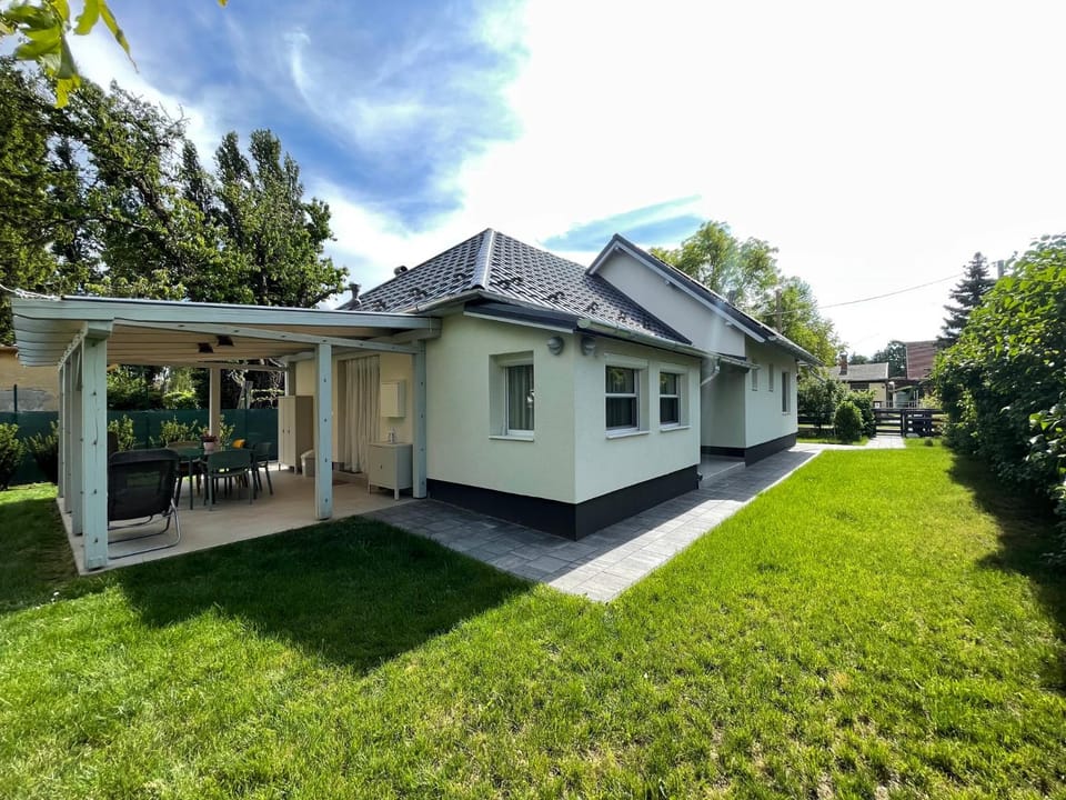 Property building, Spring, Day, Garden