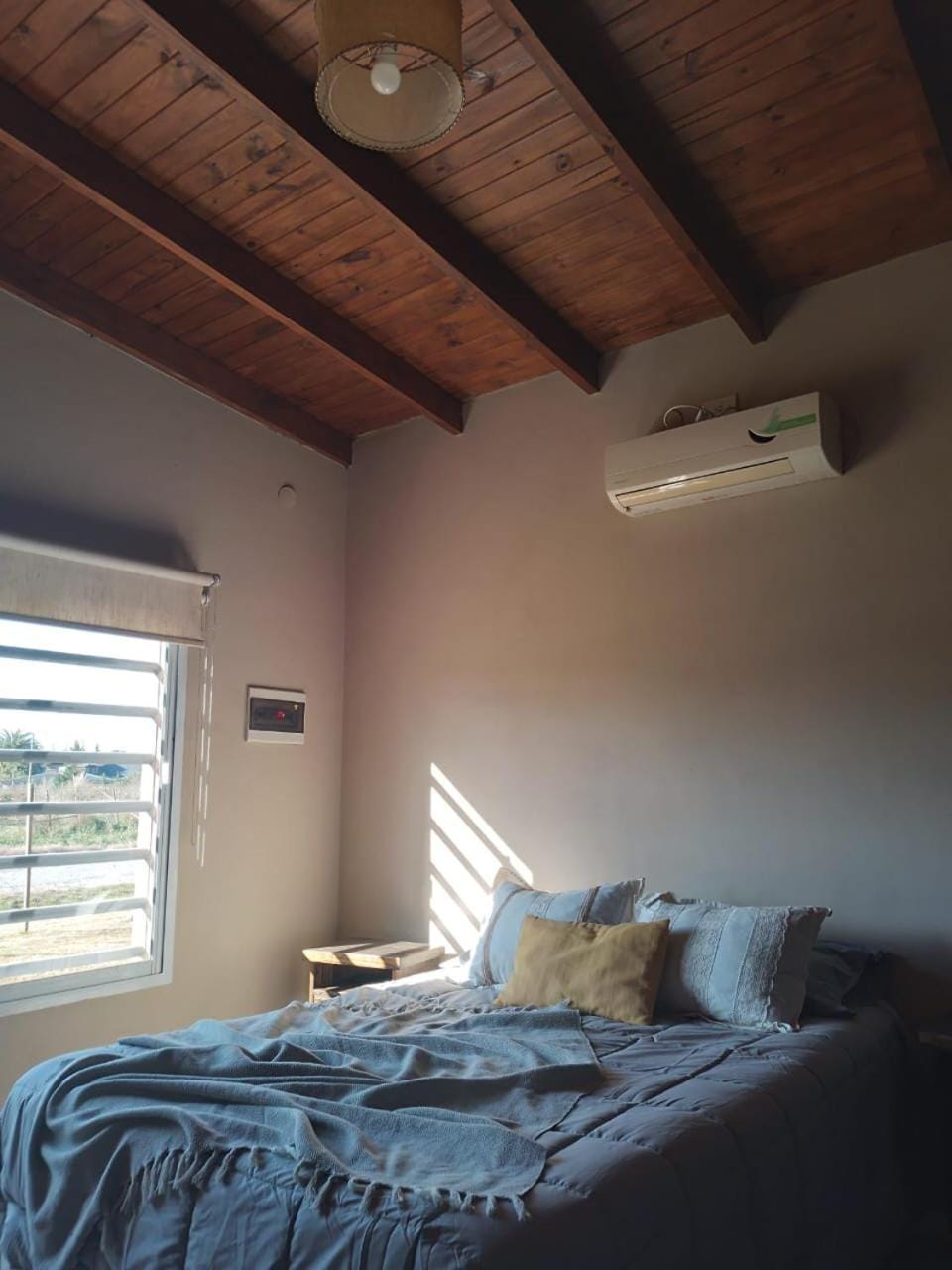 Bed, Photo of the whole room, Bedroom, air conditioner