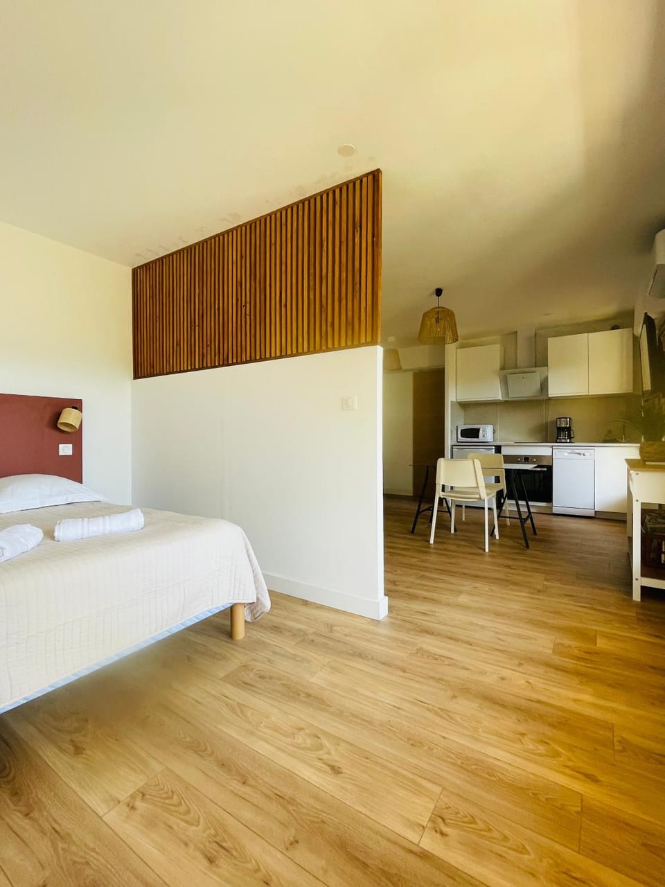 Bed, Photo of the whole room
