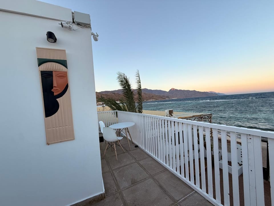 Balcony/Terrace, Beach, Mountain view, Sea view