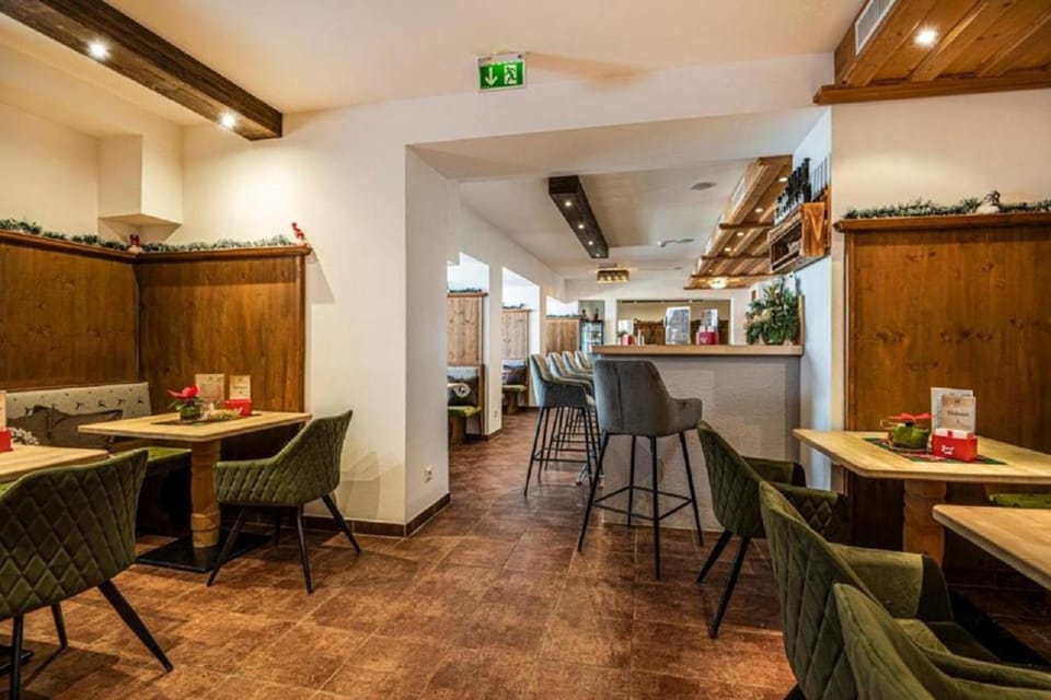 Breakfast, Internal: Not applicable to any particular room