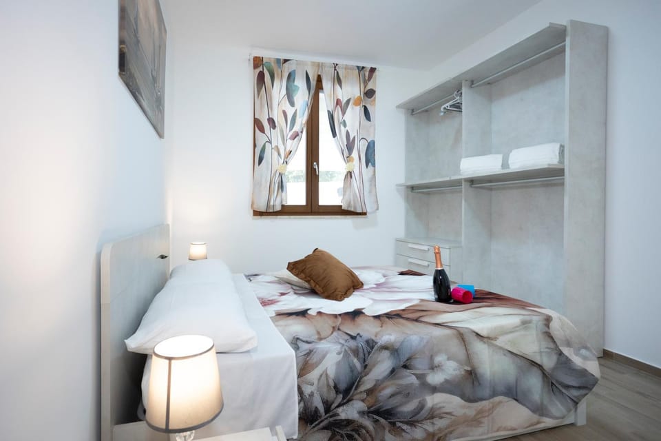 Bed, Photo of the whole room, Bedroom, wardrobe, air conditioner