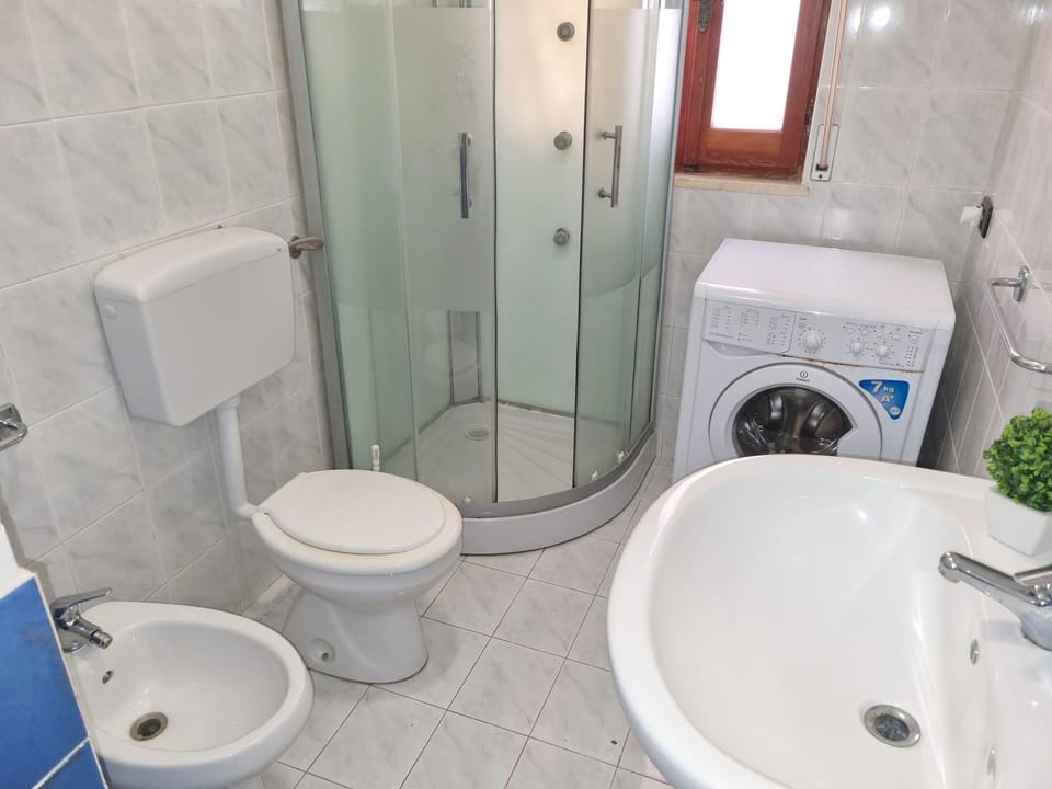 Shower, Bathroom, bidet, washing machine