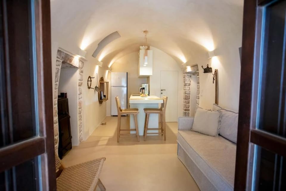 Seating area, kitchen