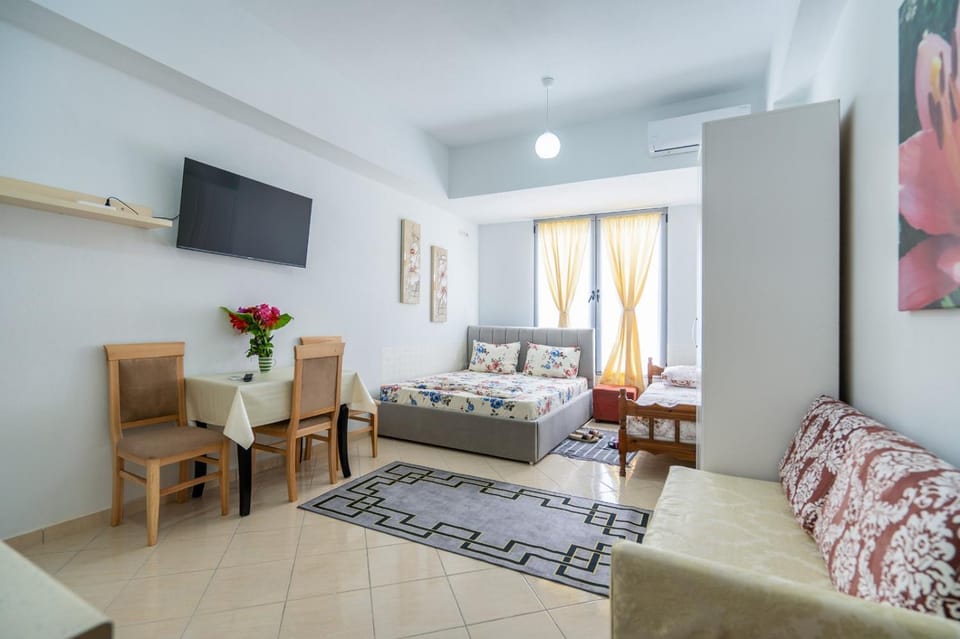 Photo of the whole room, Seating area, Dining area