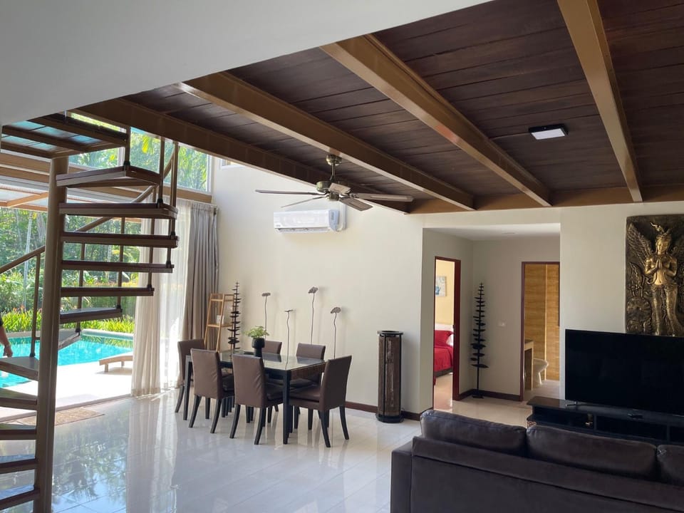 Bathroom, Living room, Dining area