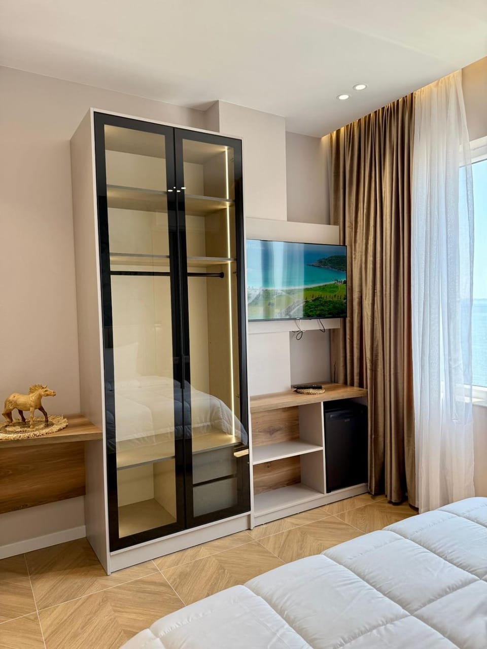 TV and multimedia, wardrobe