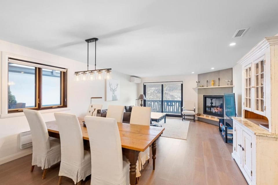 Spacious Condo with Lake and Mountain View House in Mont-Tremblant