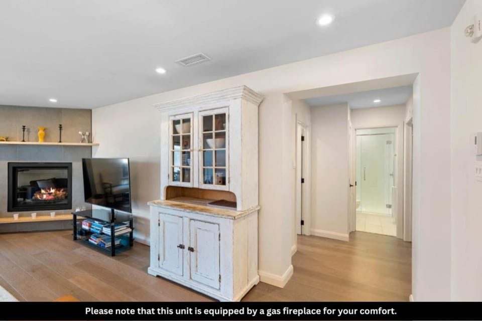 Spacious Condo with Lake and Mountain View House in Mont-Tremblant
