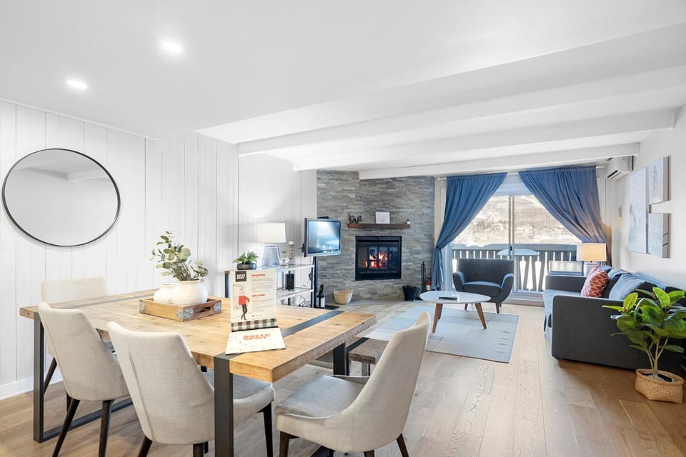 TV and multimedia, Living room, Seating area, Dining area