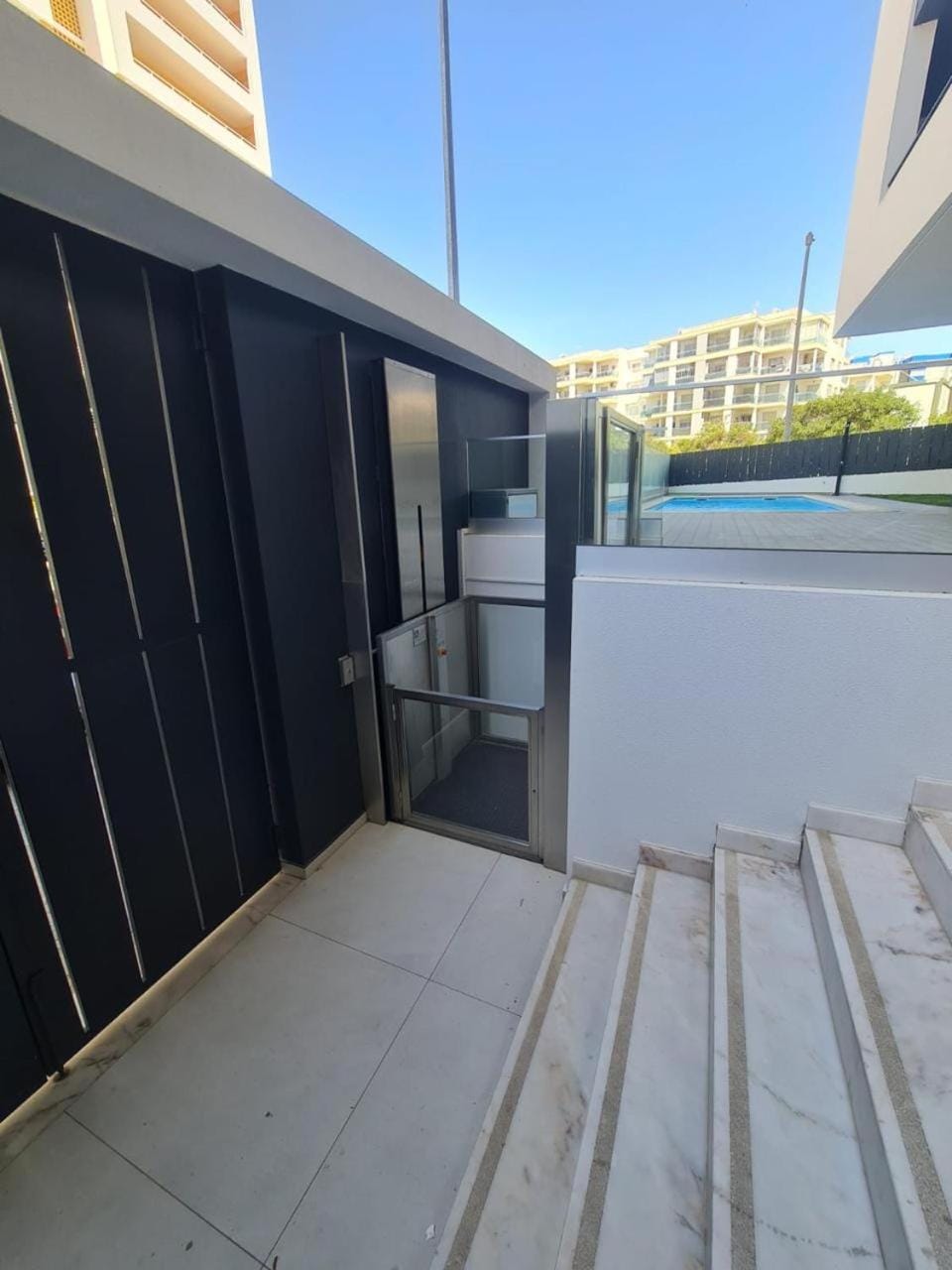 Facade/entrance, elevator