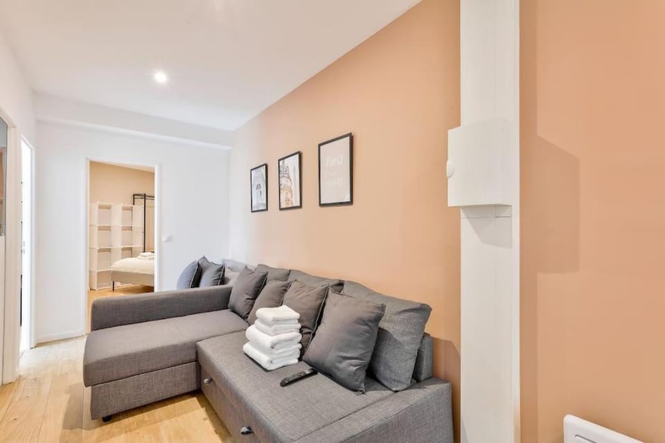 Charme Parisien 6 Personnes, 2 chambres, 19ème Apartment in Paris
