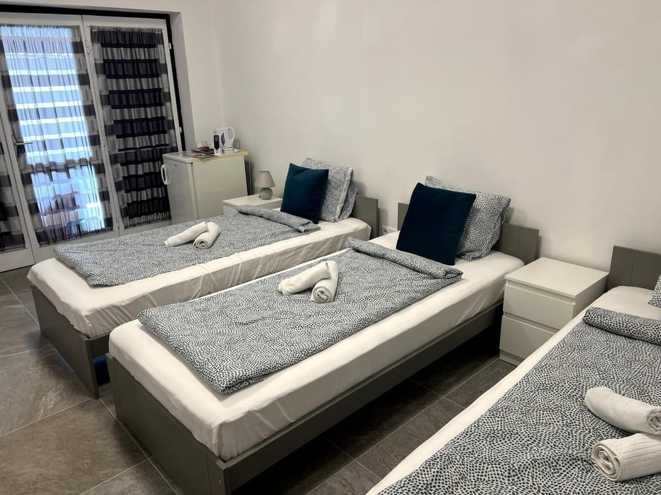 Bed, Photo of the whole room, towels