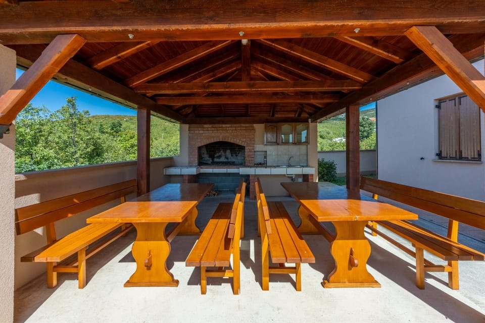 Patio, Day, BBQ facilities, Dining area, Garden view