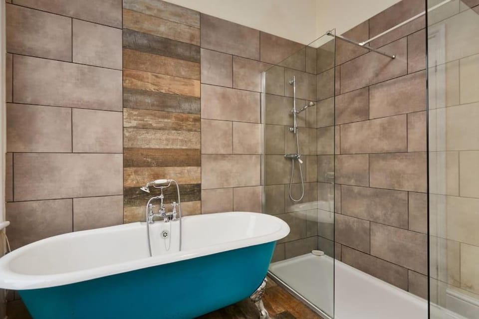 Flat 5 Minutes From The Beach - Street Parking Apartment in Whitley Bay