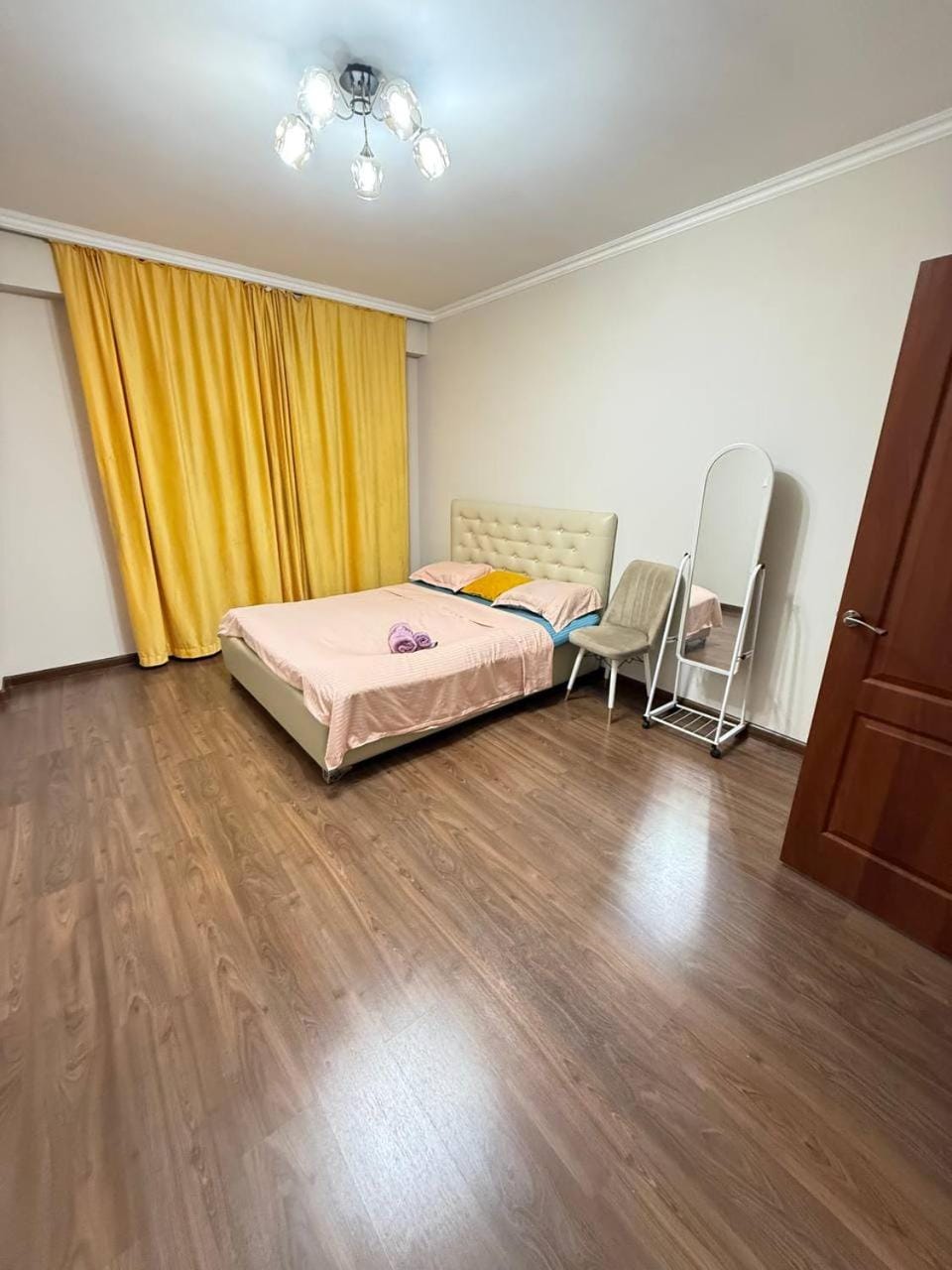 Огромные апартаменты у центра с 2 ванными комнатами Apartment in Almaty