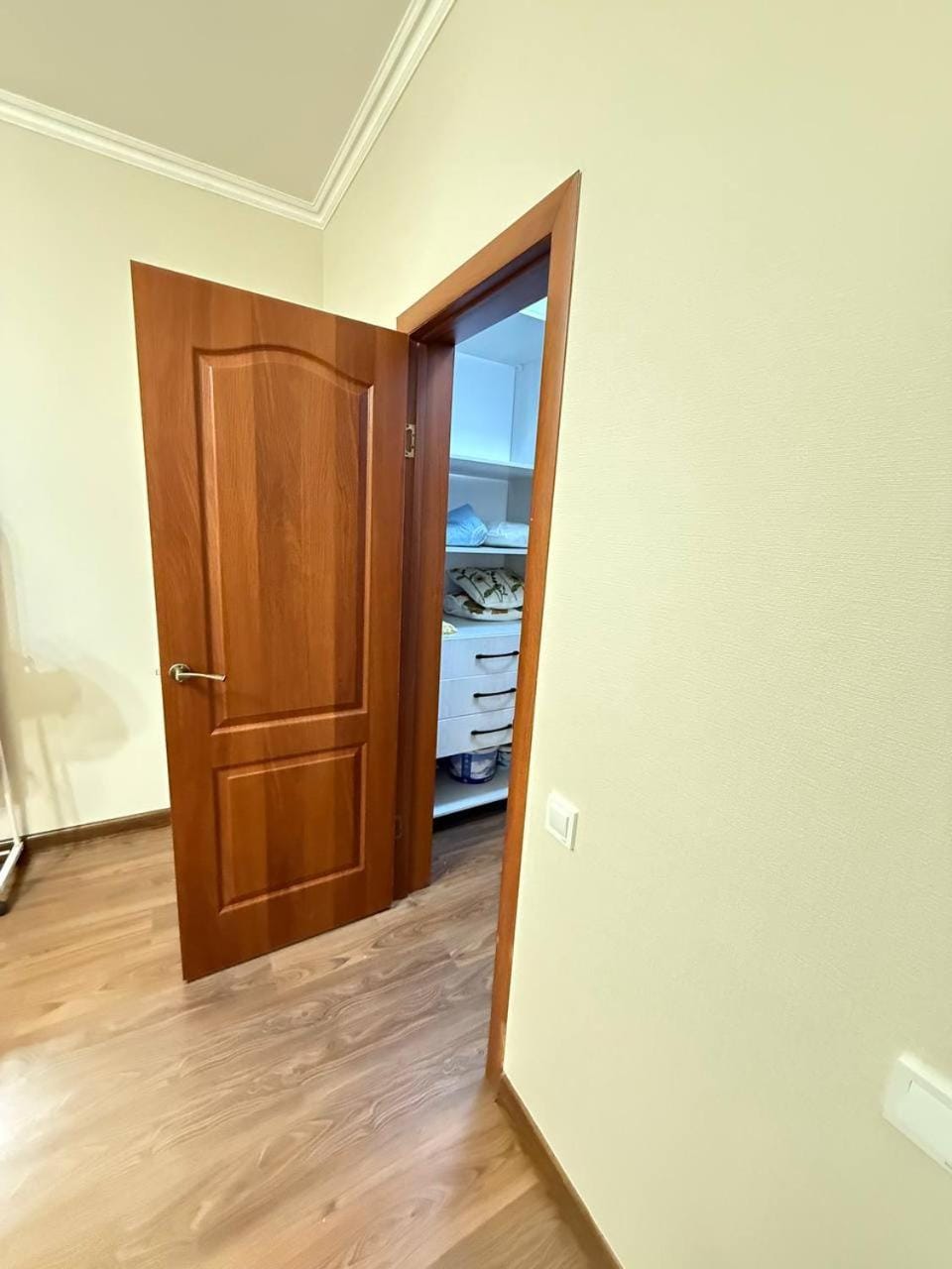 Огромные апартаменты у центра с 2 ванными комнатами Apartment in Almaty