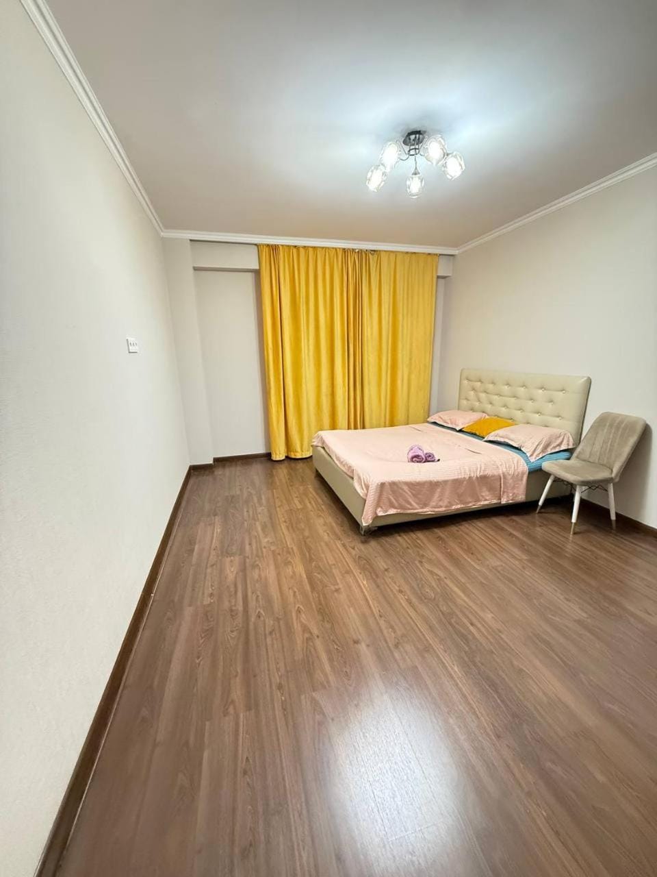 Огромные апартаменты у центра с 2 ванными комнатами Apartment in Almaty