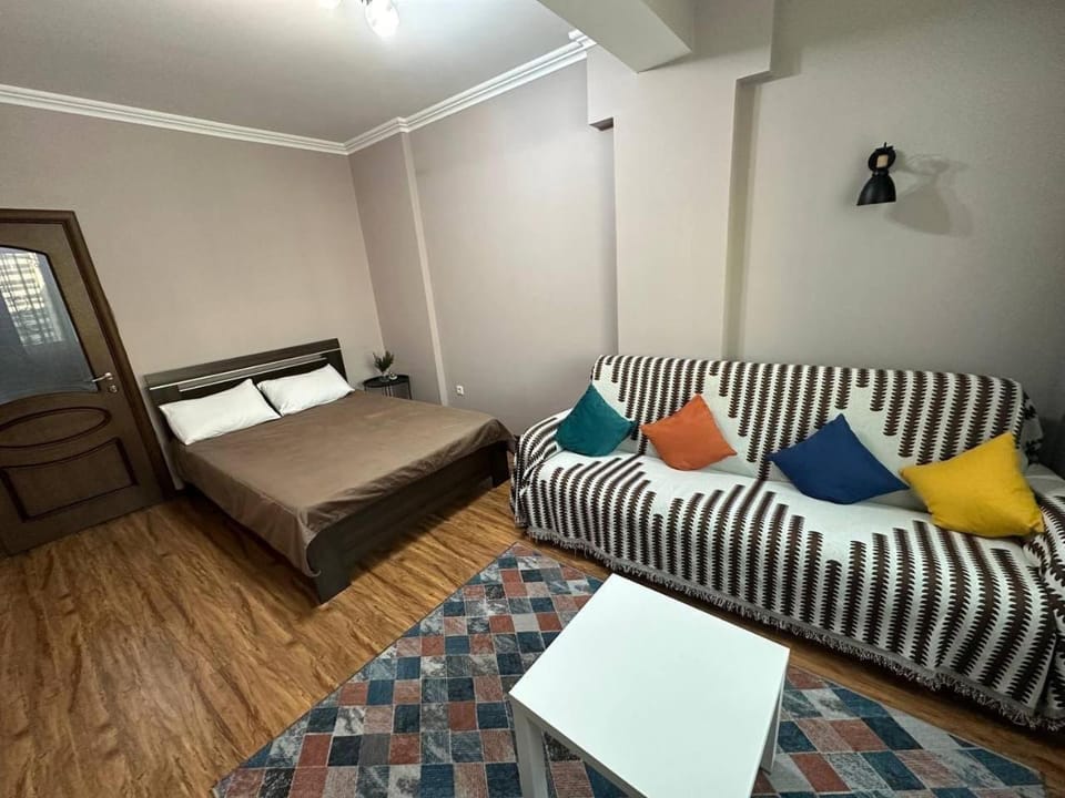 5:минут до метро Apartment in Almaty