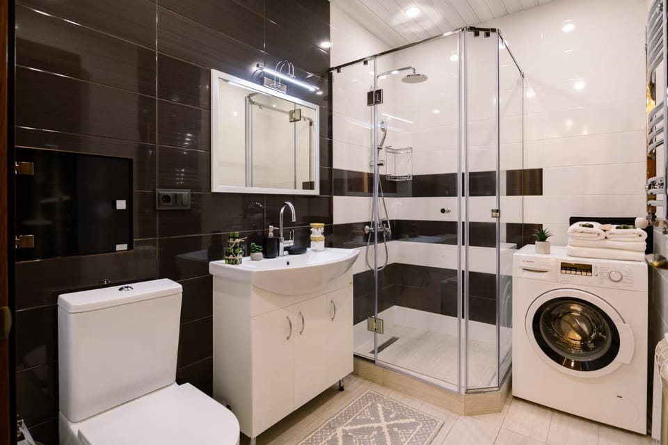 Shower, Bathroom, towels, washing machine