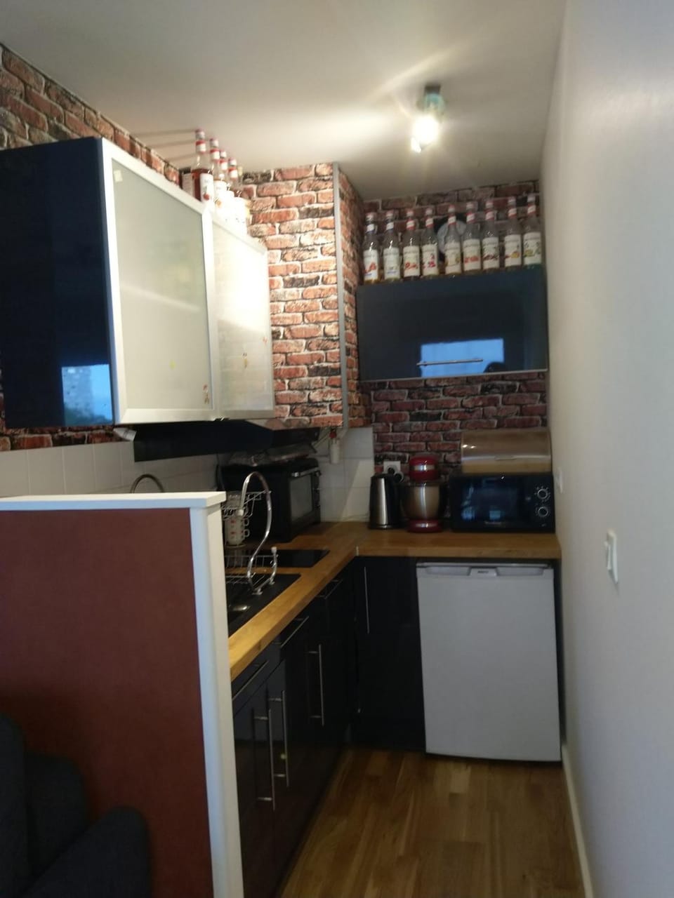 Coffee/tea facilities, Kitchen or kitchenette, oven, stove, toaster