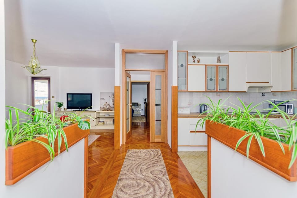 TV and multimedia, Kitchen or kitchenette