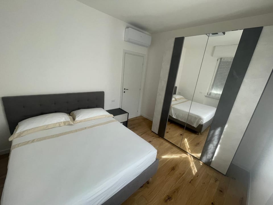 Bed, Photo of the whole room, Bedroom, wardrobe, air conditioner