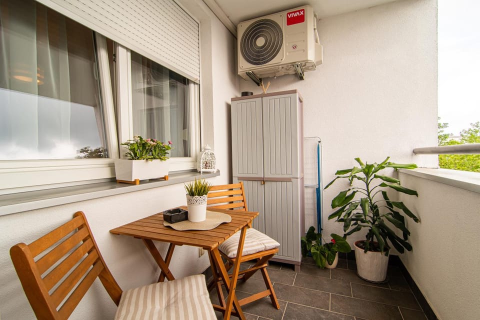 Patio, View (from property/room), Balcony/Terrace, air conditioner