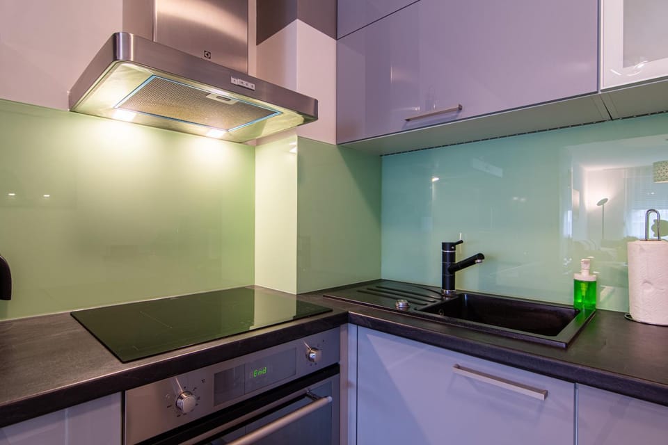 Kitchen or kitchenette, Dining area, stove