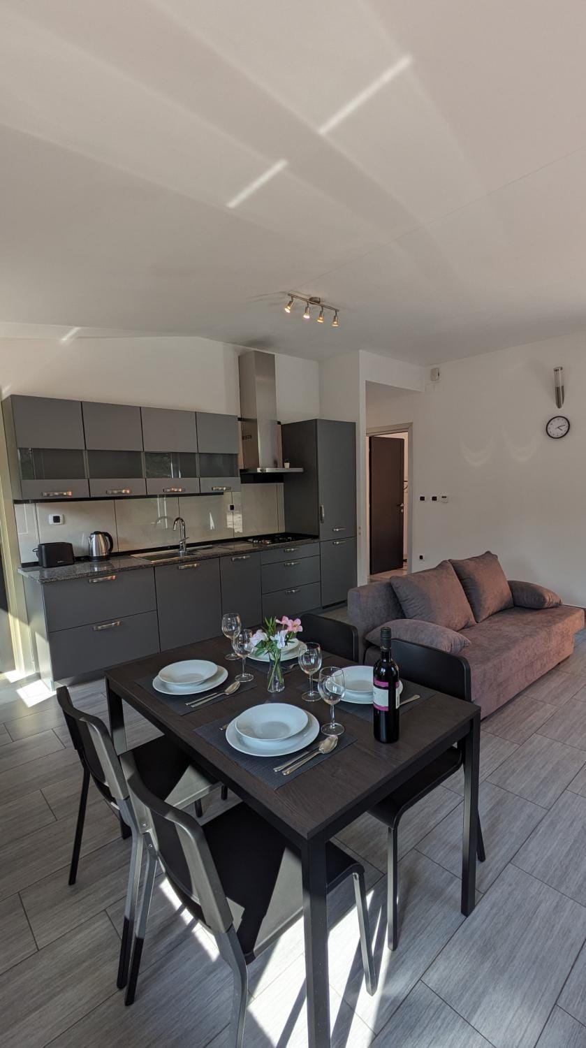 Kitchen or kitchenette, Seating area, Dining area, stove