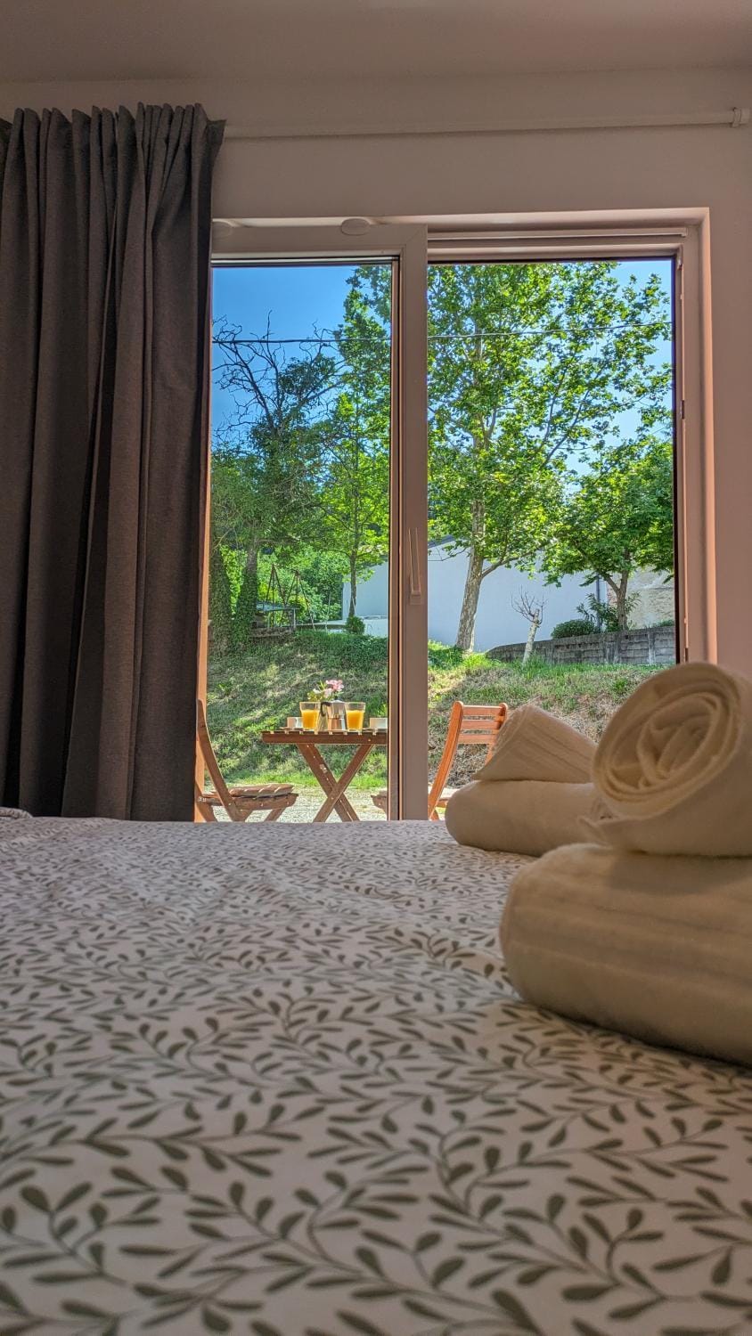 Bed, Garden, Bedroom, Garden view, towels