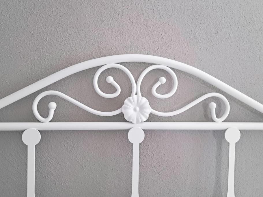 Bed, Photo of the whole room, Decorative detail, Bedroom