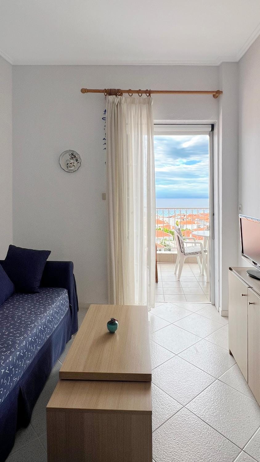 Bed, TV and multimedia, View (from property/room), Living room, Seating area, Bedroom, Sea view