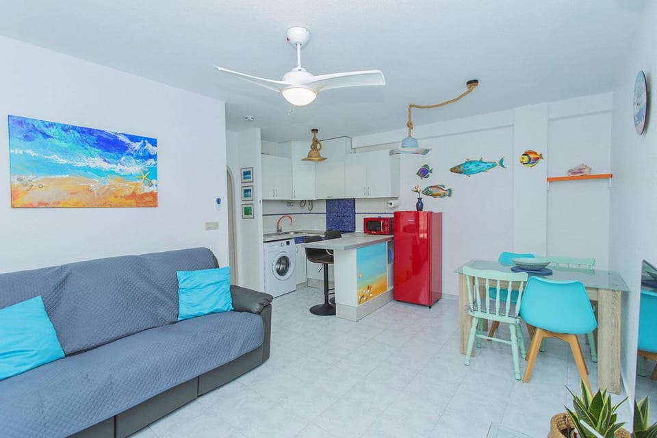 Kitchen or kitchenette, Living room, Dining area, oven