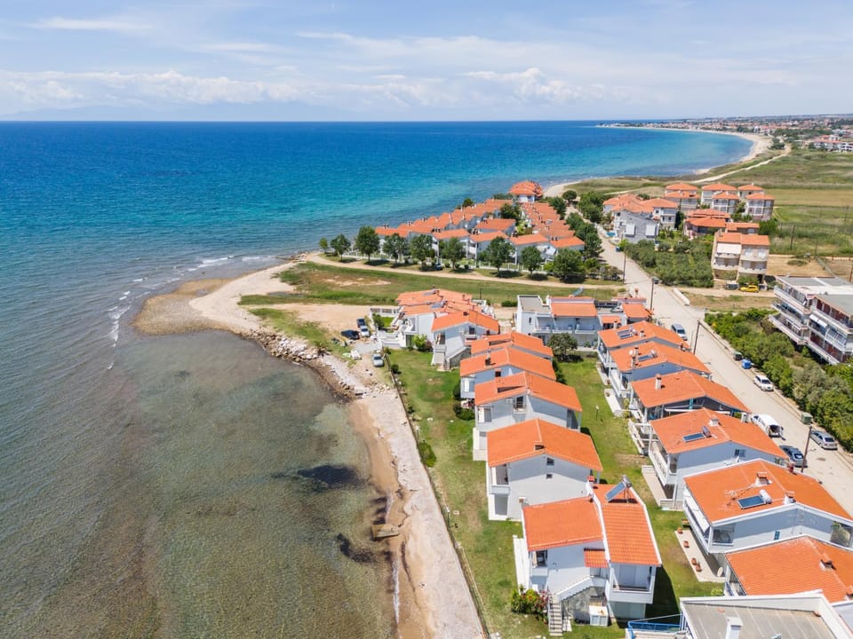 Nearby landmark, Day, Neighbourhood, Natural landscape, Beach