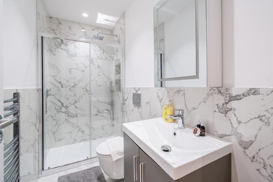 Shower, Bathroom, towels