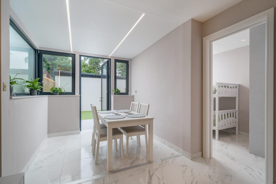 Photo of the whole room, Seating area, Dining area
