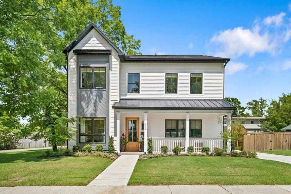 The Weekender House Pool Downtown House in Rogers
