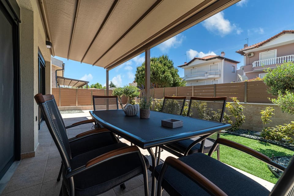 Property building, Patio, View (from property/room), Balcony/Terrace, Dining area