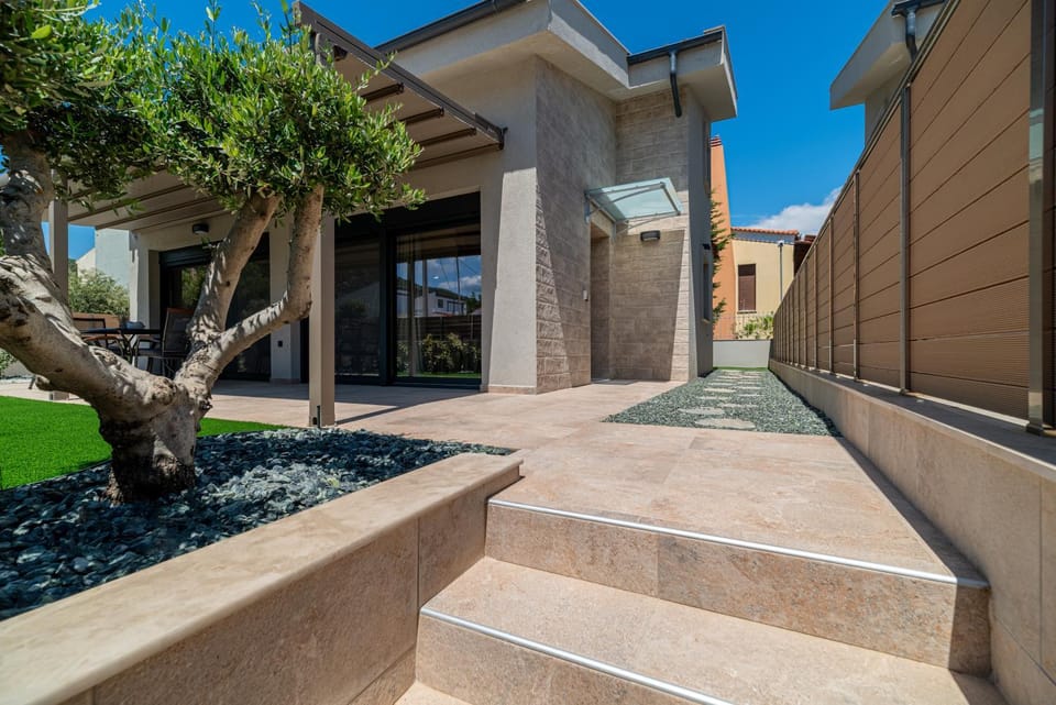 Property building, Day