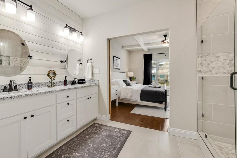 The Weston MTB Friendly Sleeps 8 House in Fayetteville