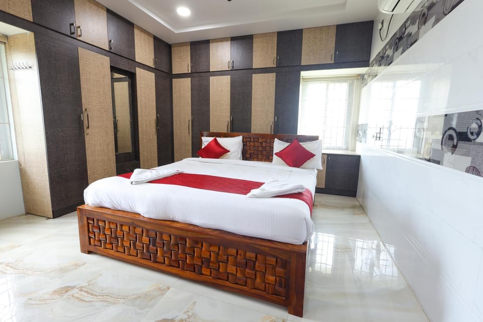 Bedroom, wardrobe