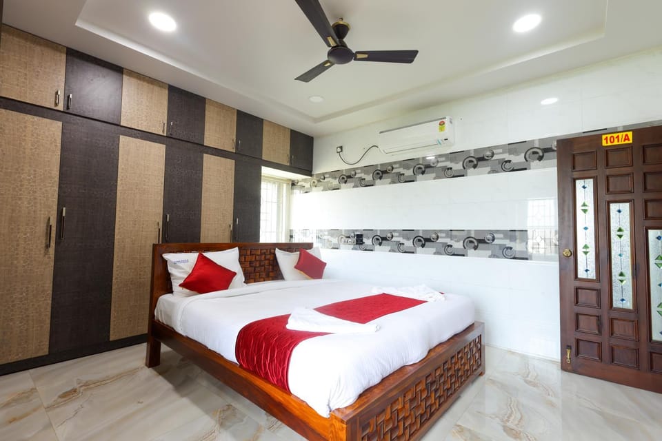 Bedroom, wardrobe, air conditioner